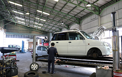 普通車用4柱リフト